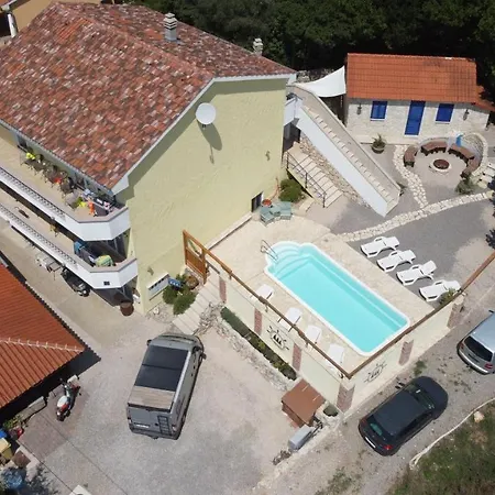 Maleluni Apartment