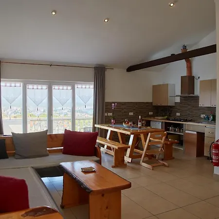 Apartment Maleluni *