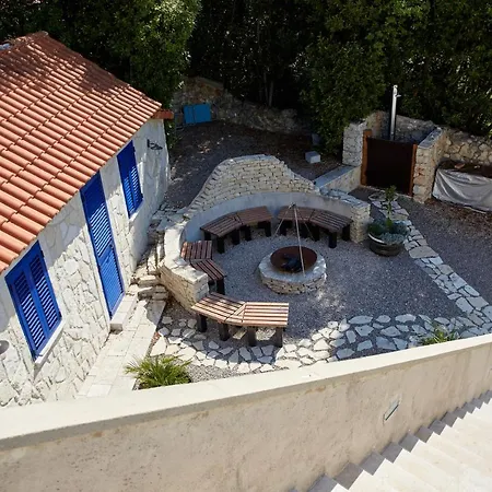 Maleluni Apartment *