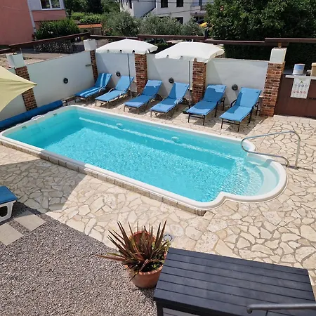 Maleluni Apartment *