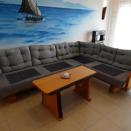 Maleluni Apartment *