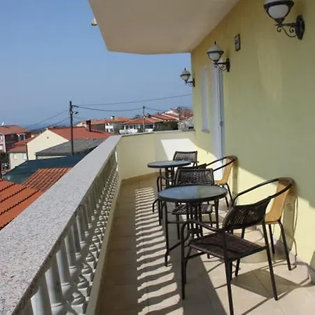 Maleluni Apartment *