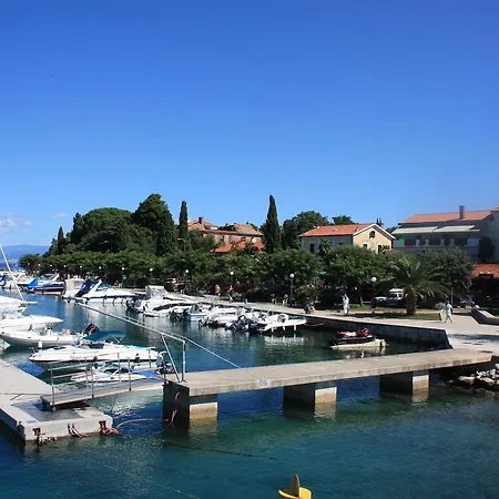 Apartment Maleluni *