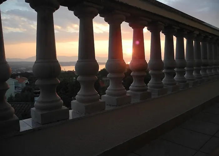 Maleluni Apartment *